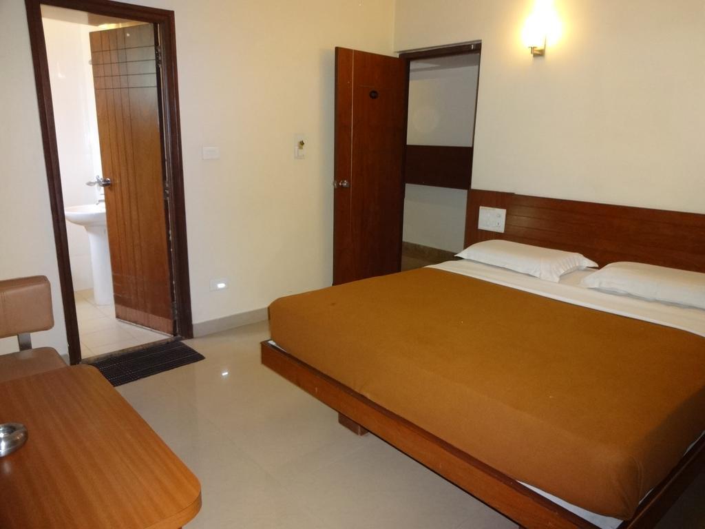ชีทอลเรสซิเดนซี่ Hotel บังกาลอร์ ภายนอก รูปภาพ