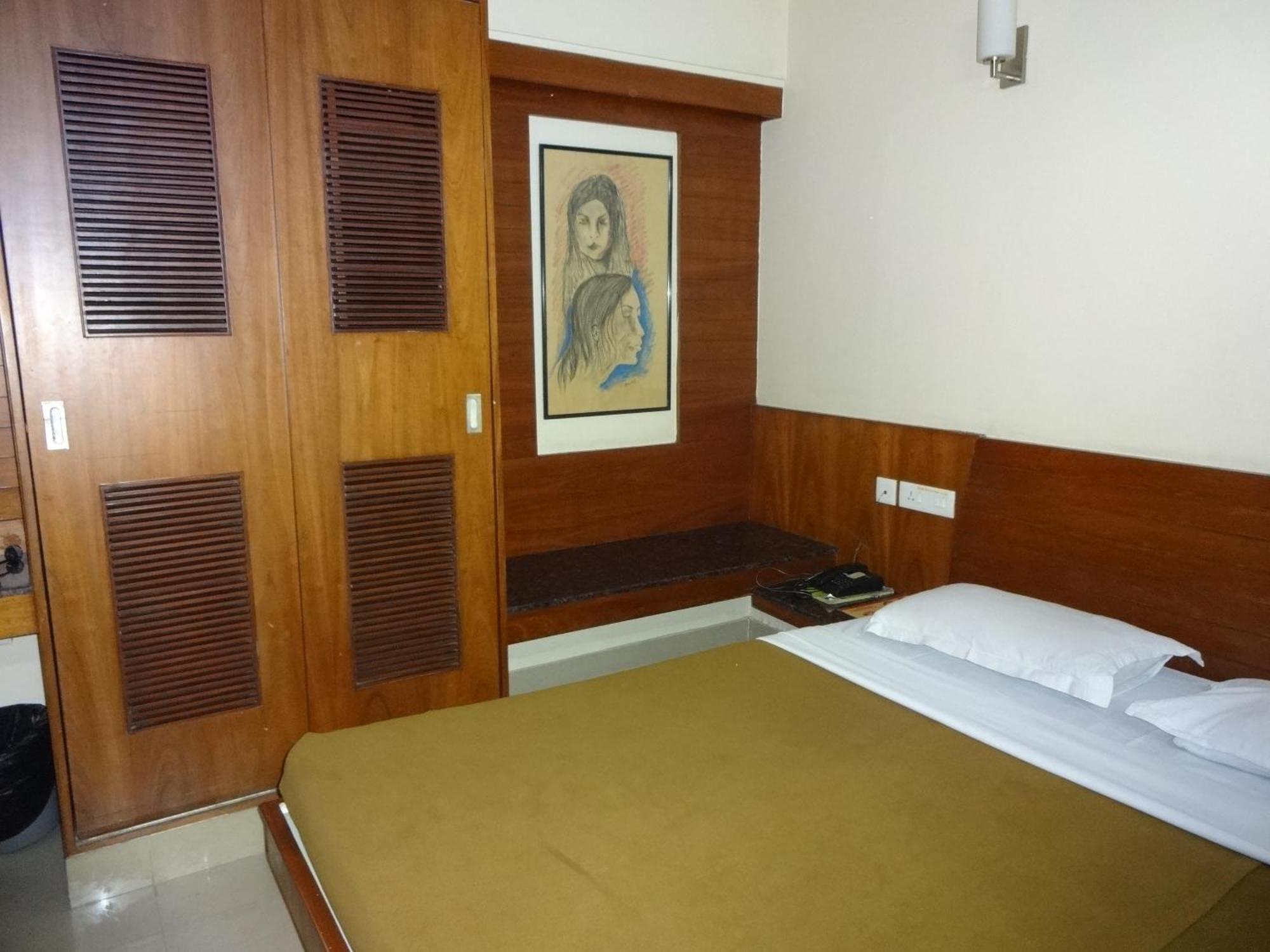 ชีทอลเรสซิเดนซี่ Hotel บังกาลอร์ ภายนอก รูปภาพ